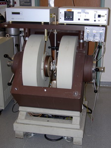 Bruker Continuous Wave EleXsys E500 EPR Spectrometer