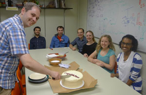 Members of the Seelig lab with a cake