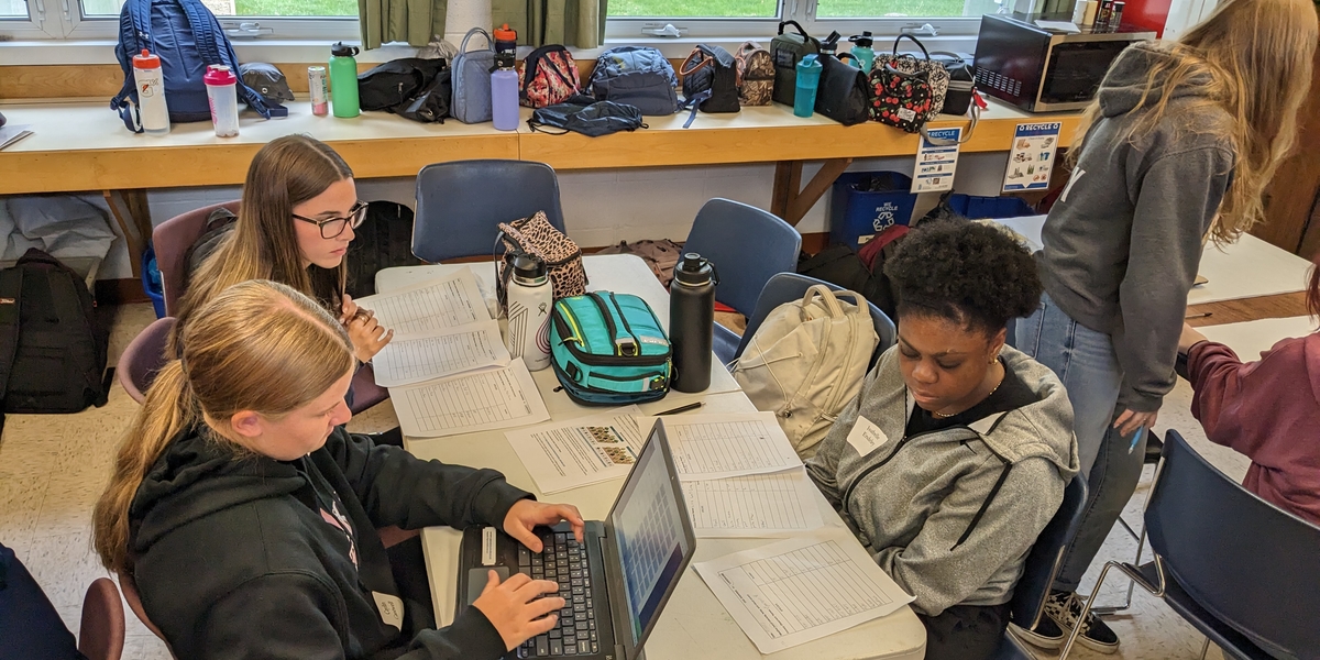 Students working at tables on projects at Cedar Creek Ecosystem Science Reserve