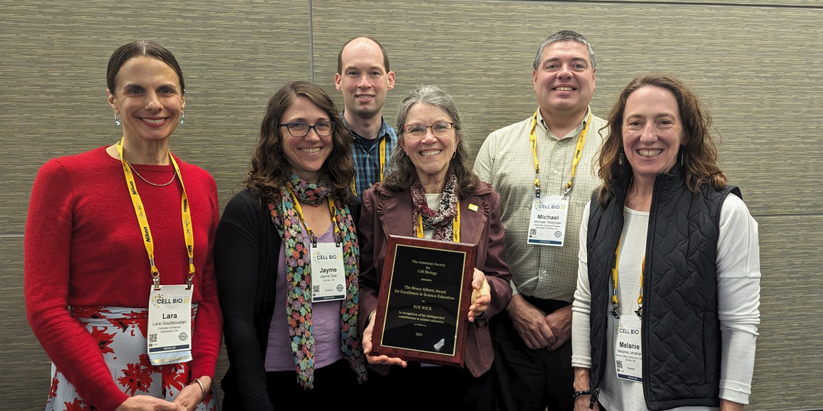 Professor Emerita Sue Wick receiving the Bruce Alberts Award for Excellence in Science Education from the American Society for Cell Biology.