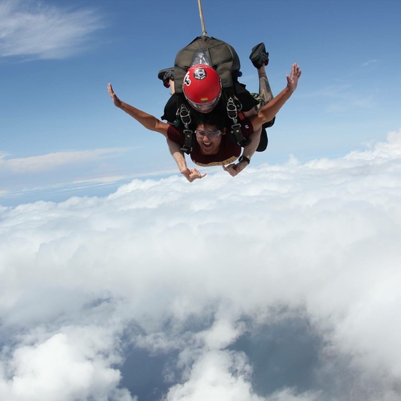 Mounica skydiving